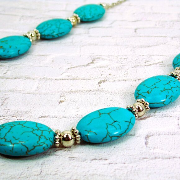 Turquoise stone necklace  with oval shape stones and small round silver beads - Picture 2 of 8